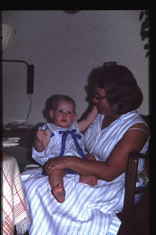 17.Regensburg jul 1964 Edith,Marion.JPG